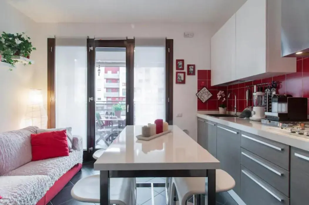 Smart Apartment Milano contacts